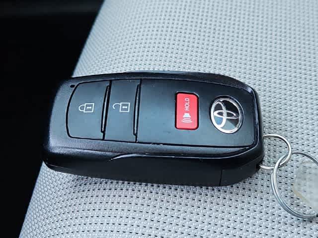 Used 2023 Toyota Corolla Cross LE AWD/4WD image 28
