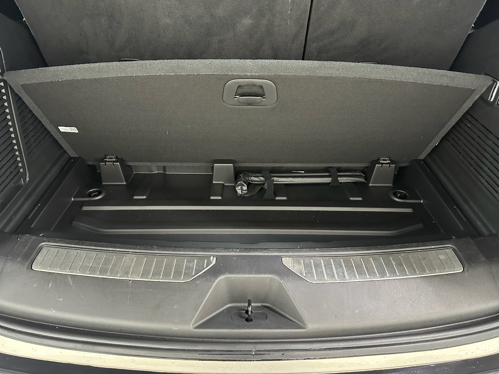 Certified 2024 Chevrolet Tahoe High Country w/ Advanced Technology Package image 41