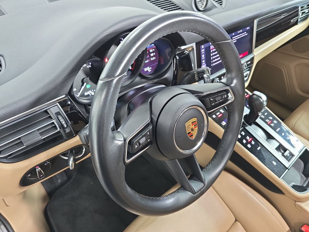Certified 2023 Porsche Macan AWD/4WD image 4