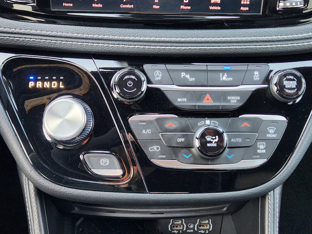 Used 2025 Chrysler Pacifica Limited image 19