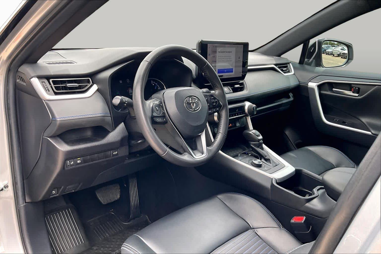Used 2025 Toyota RAV4 XSE AWD/4WD image 17