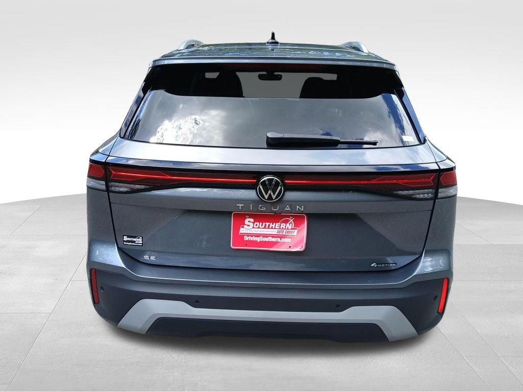 Used 2026 Volkswagen Tiguan SE w/ Panoramic Sunroof Package AWD/4WD image 4