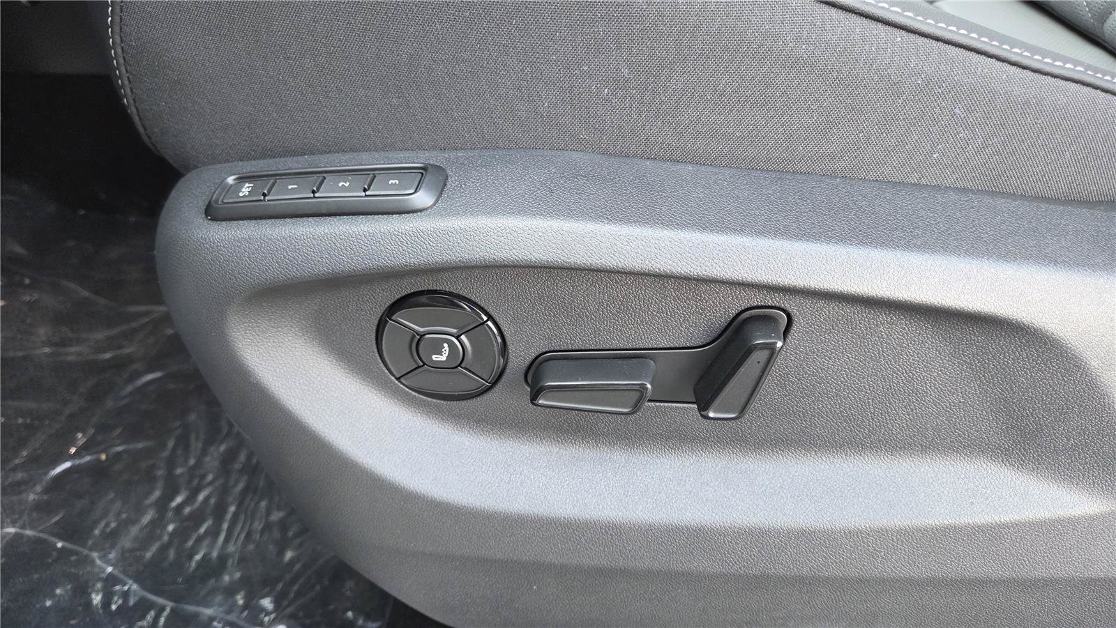 New 2026 Volkswagen Tiguan SEL R-Line AWD/4WD image 14