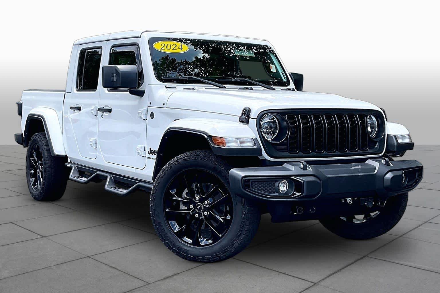 Used 2024 Jeep Gladiator Sport AWD/4WD image 3