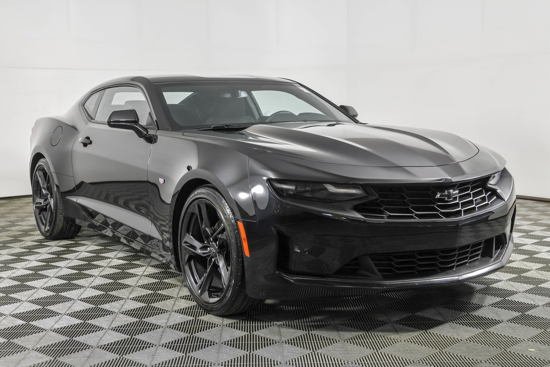 Used 2023 Chevrolet Camaro LT RWD image 11