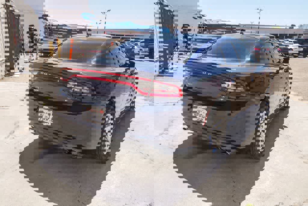 Used 2015 Dodge Charger SXT RWD image 9
