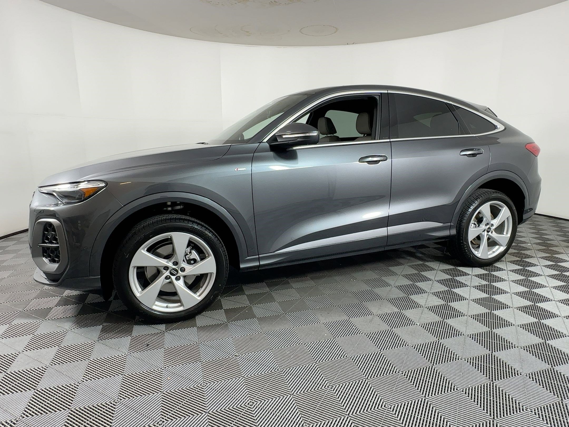 New 2025 Audi Q5 Premium Plus image 18