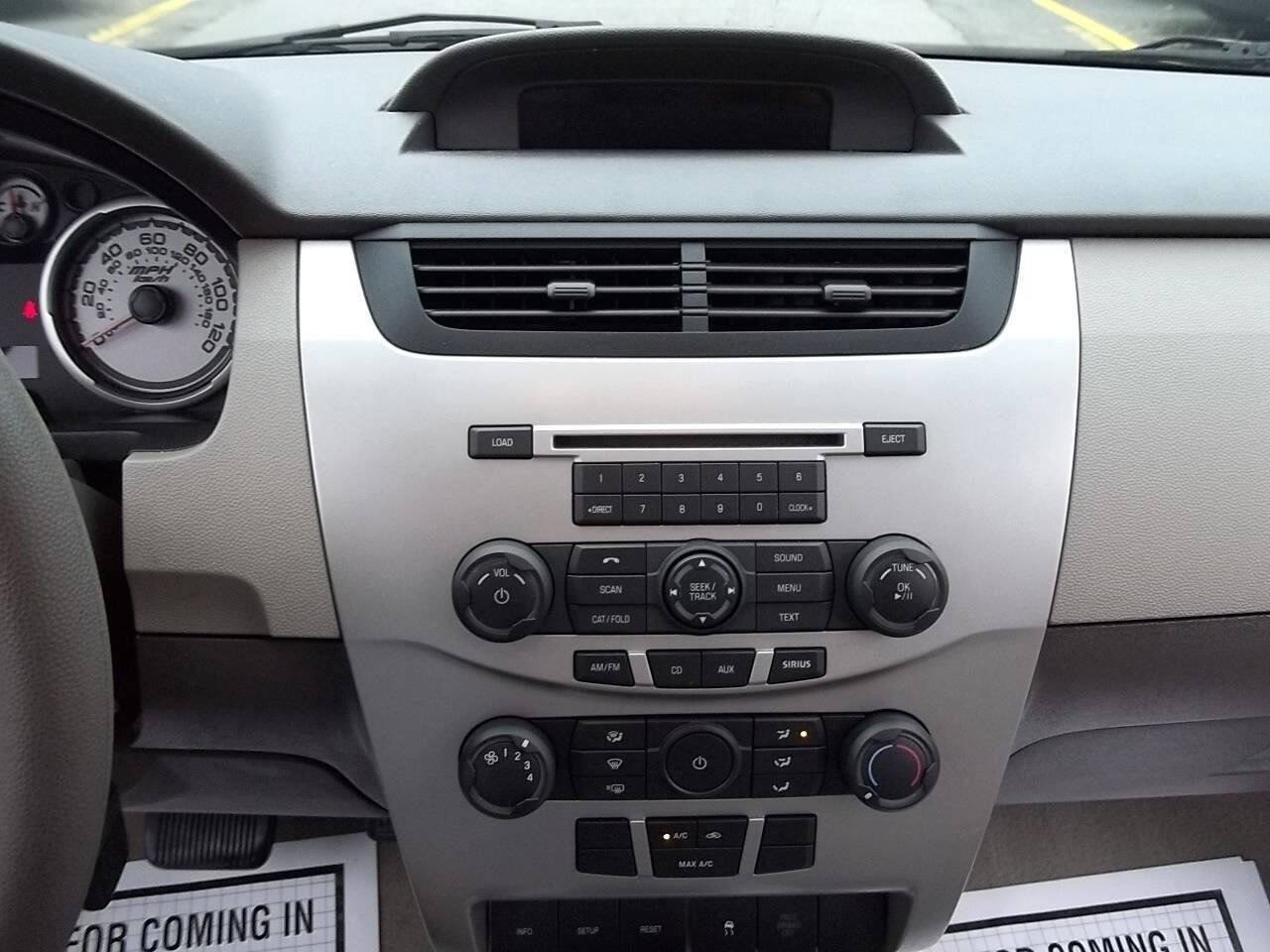 Used 2010 Ford Focus SE image 19