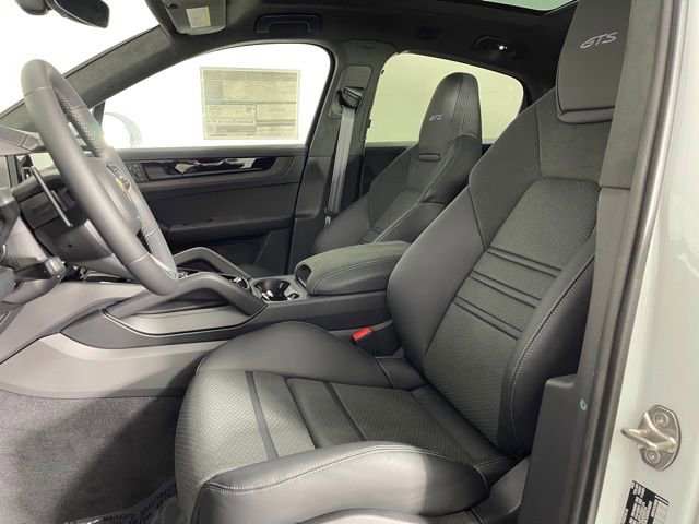 New 2026 Porsche Cayenne GTS image 5