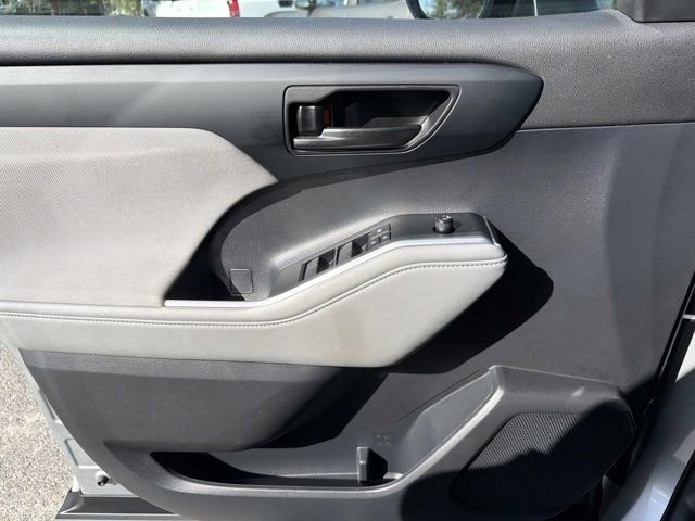 Used 2023 Toyota Highlander L image 7