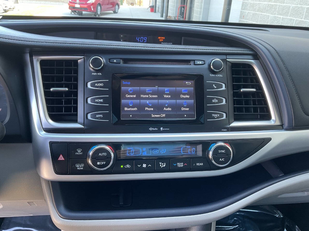 Used 2015 Toyota Highlander Plus AWD/4WD image 23