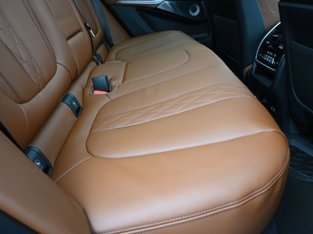 New 2026 BMW X5 M60i image 23