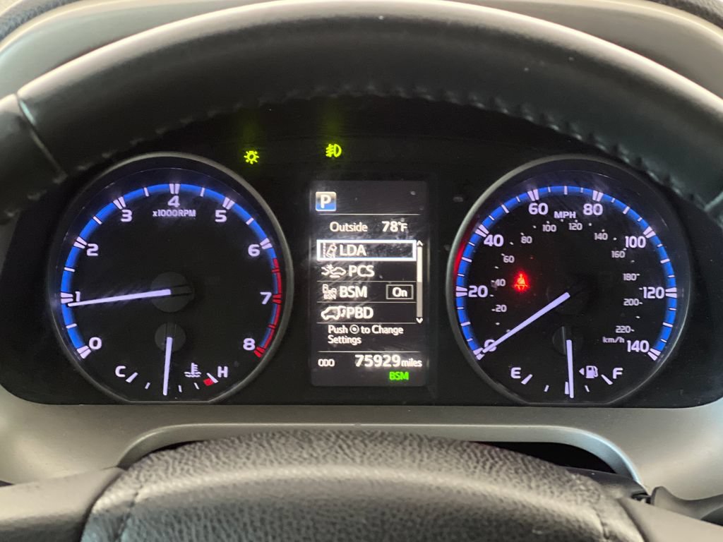 Used 2018 Toyota RAV4 XLE FWD image 17