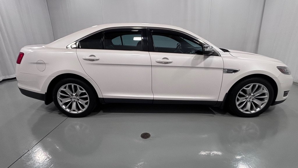 Used 2016 Ford Taurus Limited FWD image 4