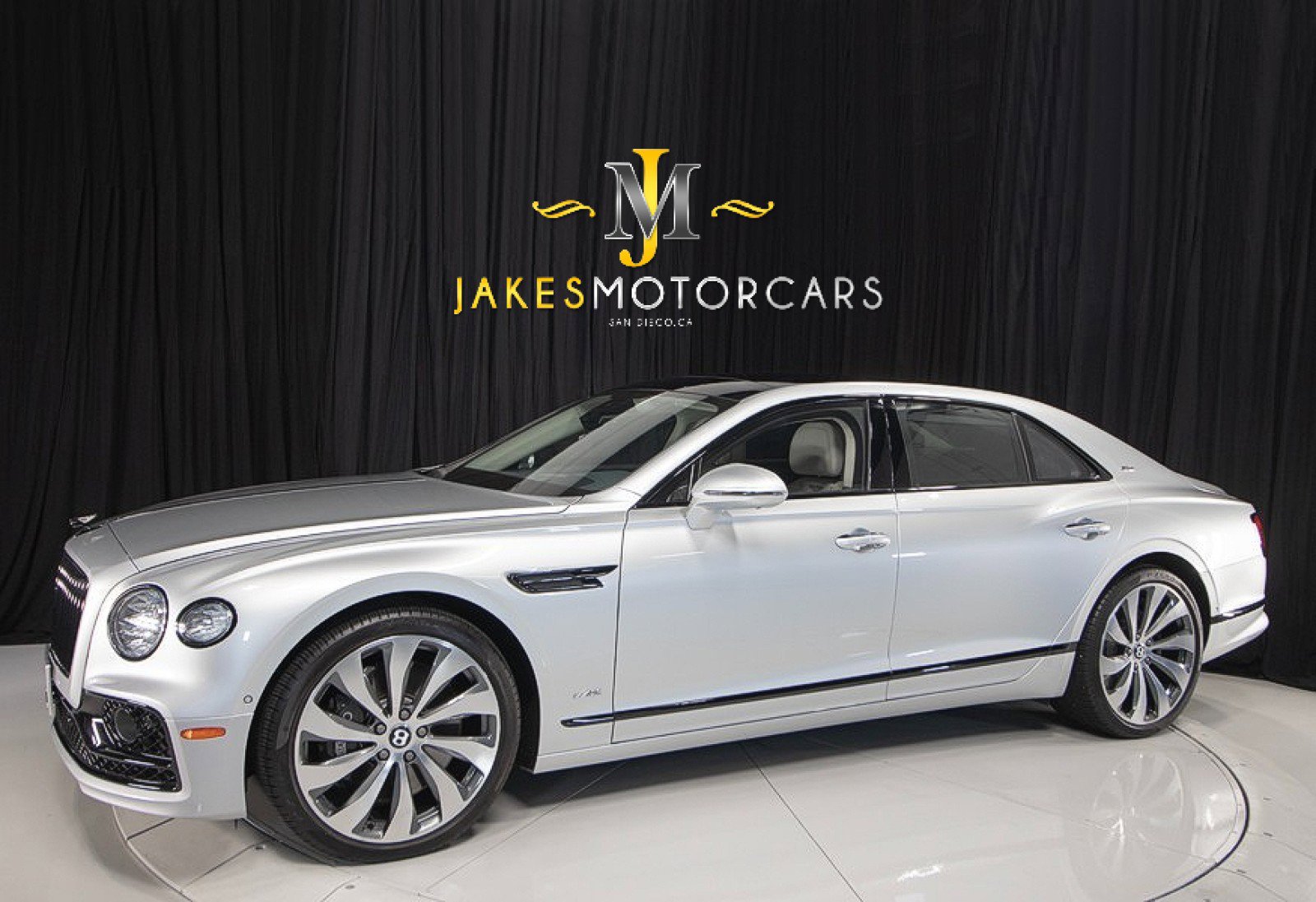 Used 2021 Bentley Flying Spur W12 image 1