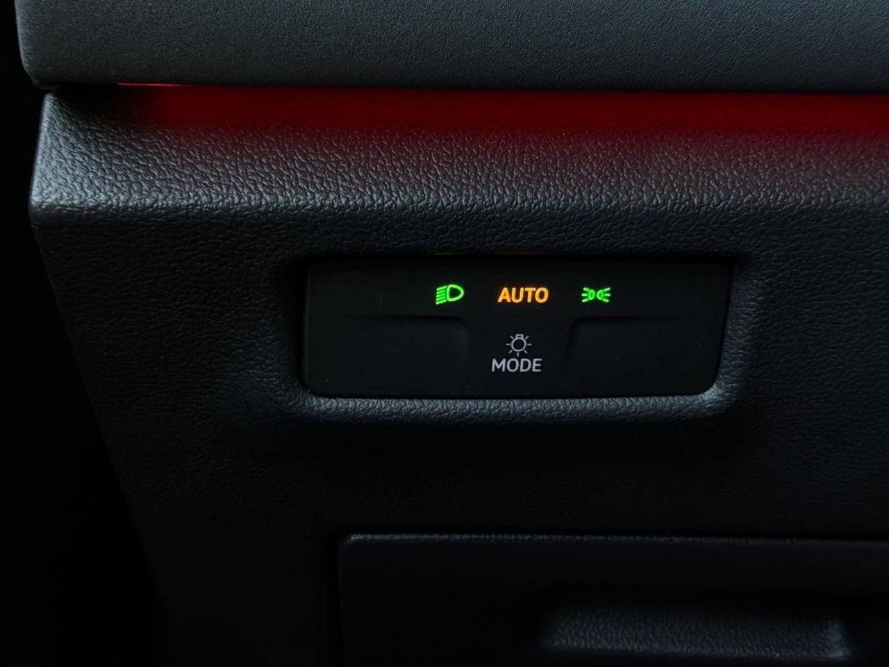 Used 2026 Volkswagen Tiguan SE FWD image 25