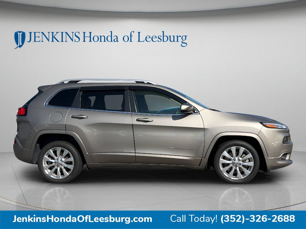 Used 2017 Jeep Cherokee Overland w/ Technology Group FWD image 2
