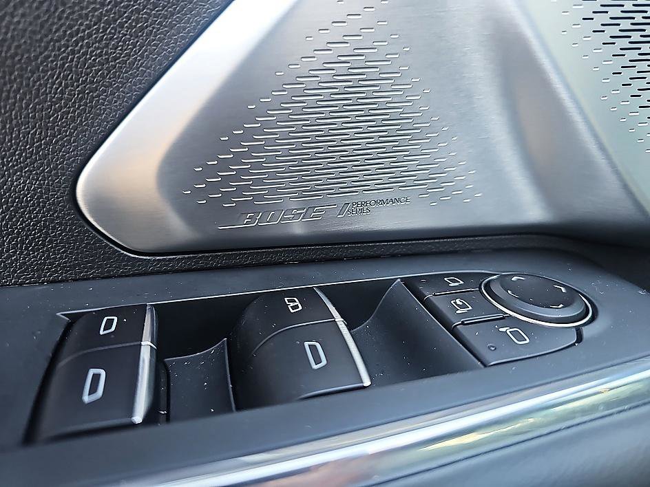 Used 2025 GMC Acadia Denali w/ Super Cruise Package image 11