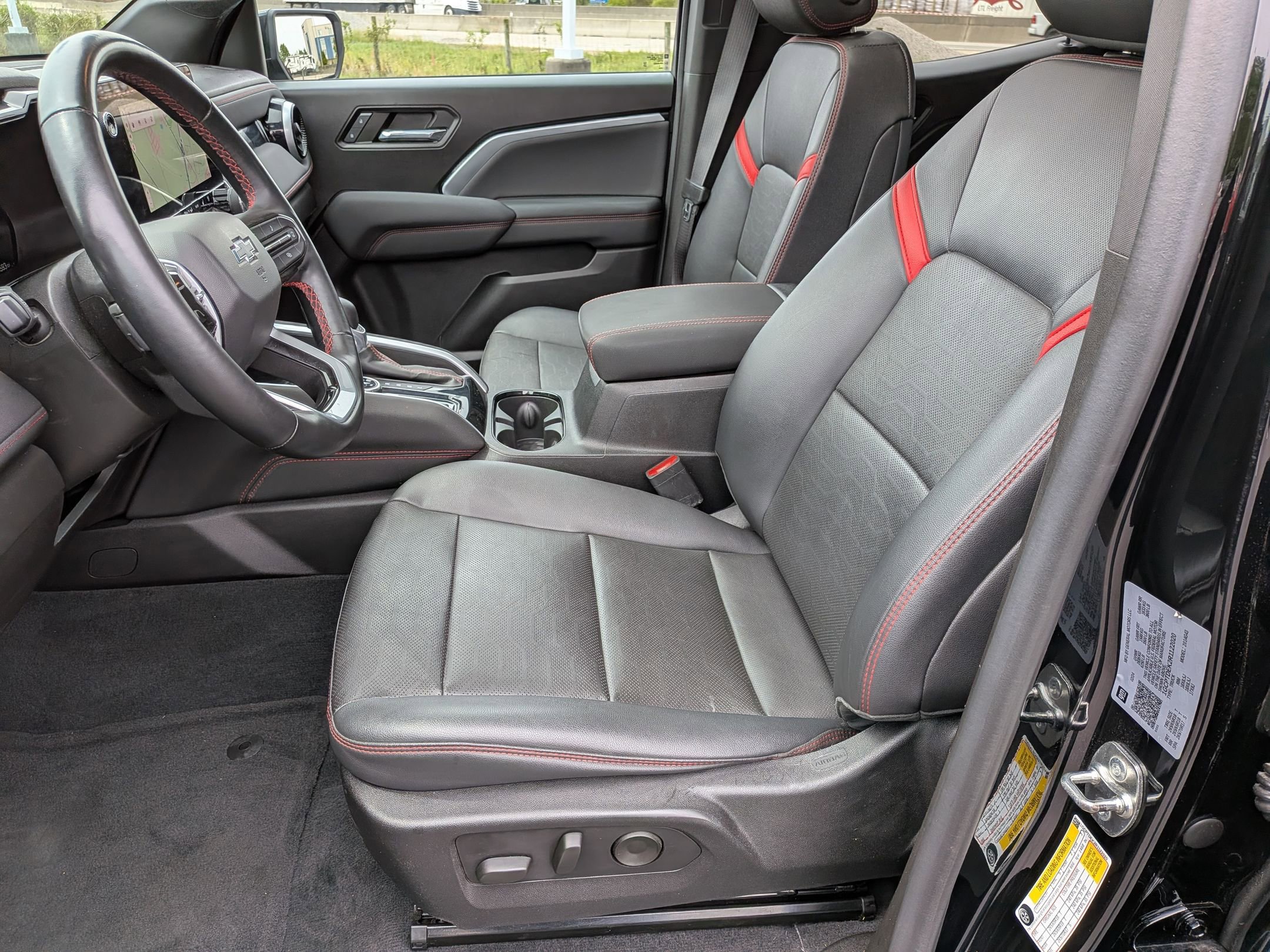 Used 2024 Chevrolet Colorado Z71 w/ Z71 Convenience Package 2 image 14