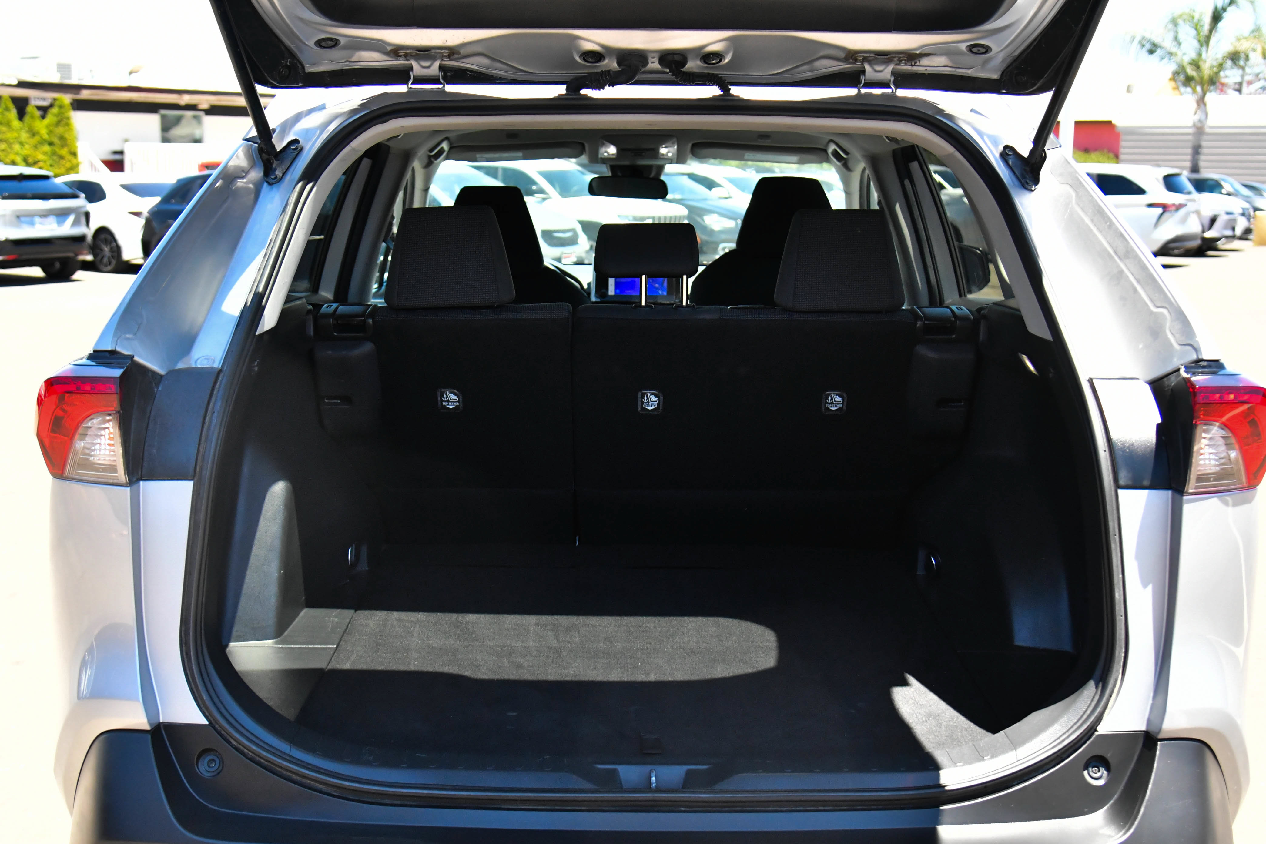 Used 2024 Toyota RAV4 LE AWD/4WD image 36