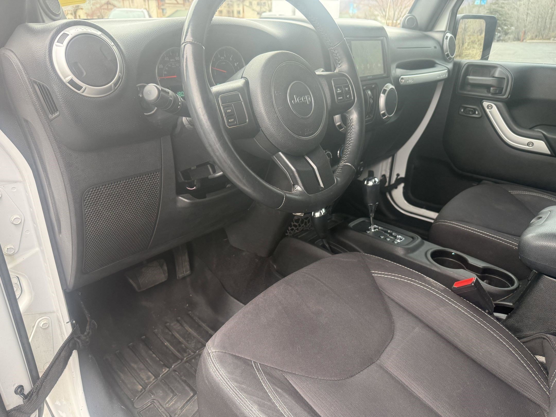 Used 2013 Jeep Wrangler Unlimited Sahara image 4