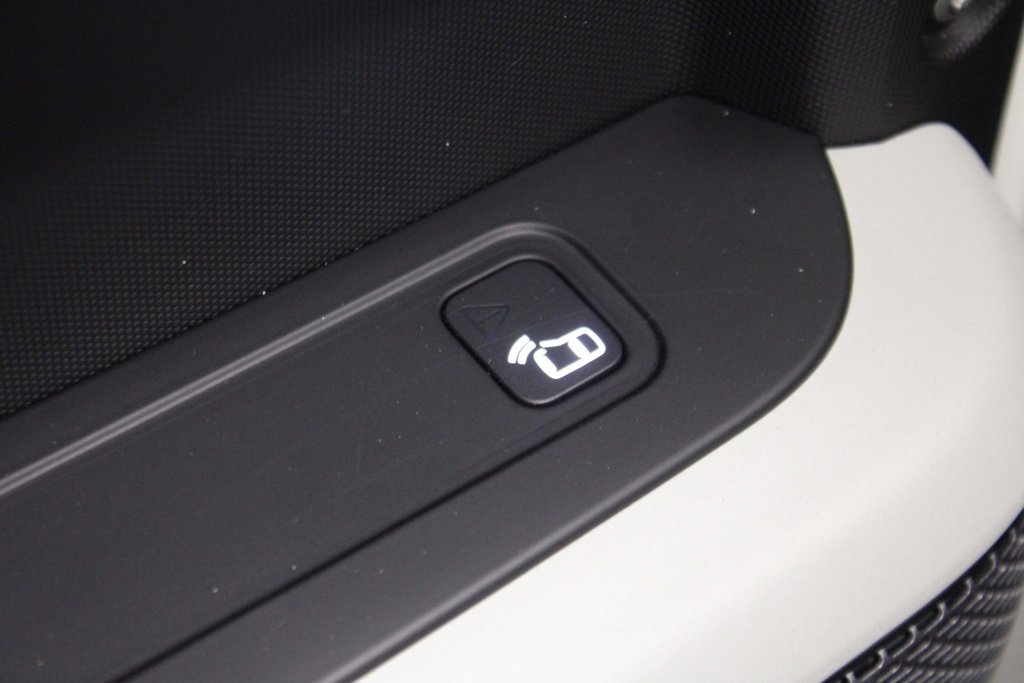 Used 2020 Land Rover Defender 110 HSE image 44