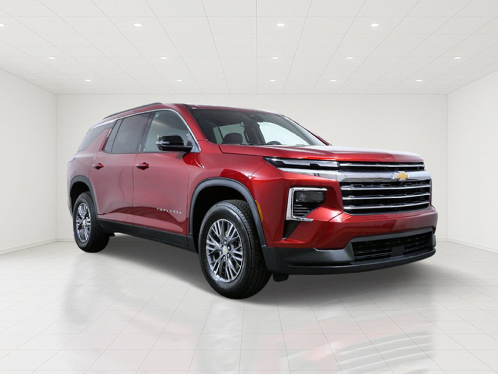Used 2025 Chevrolet Traverse LT w/ Driver Confidence Package FWD image 1