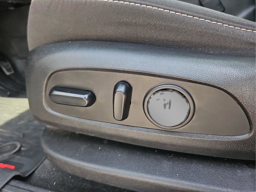 Used 2020 GMC Acadia SLE w/ Driver Convenience Package image 14