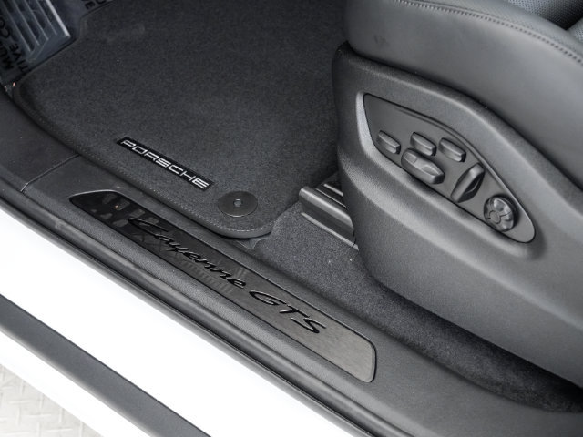 Certified 2025 Porsche Cayenne GTS AWD/4WD image 8
