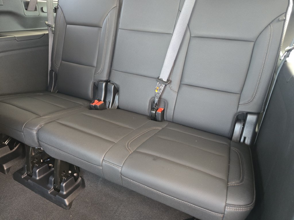 Certified 2025 Chevrolet Suburban High Country AWD/4WD image 31