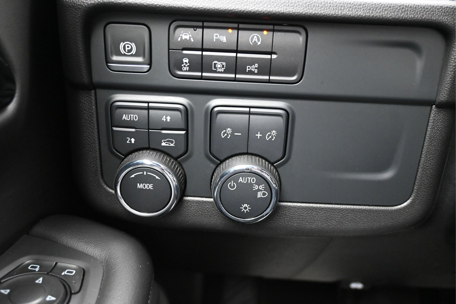 Used 2025 Chevrolet Tahoe LT AWD/4WD image 23