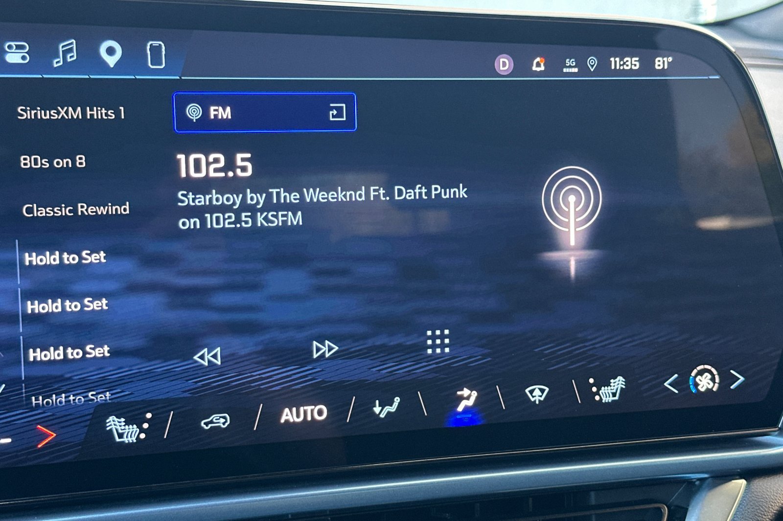 Used 2024 Chevrolet Equinox EV LT FWD image 26