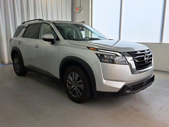 Used 2023 Nissan Pathfinder SV FWD image 4