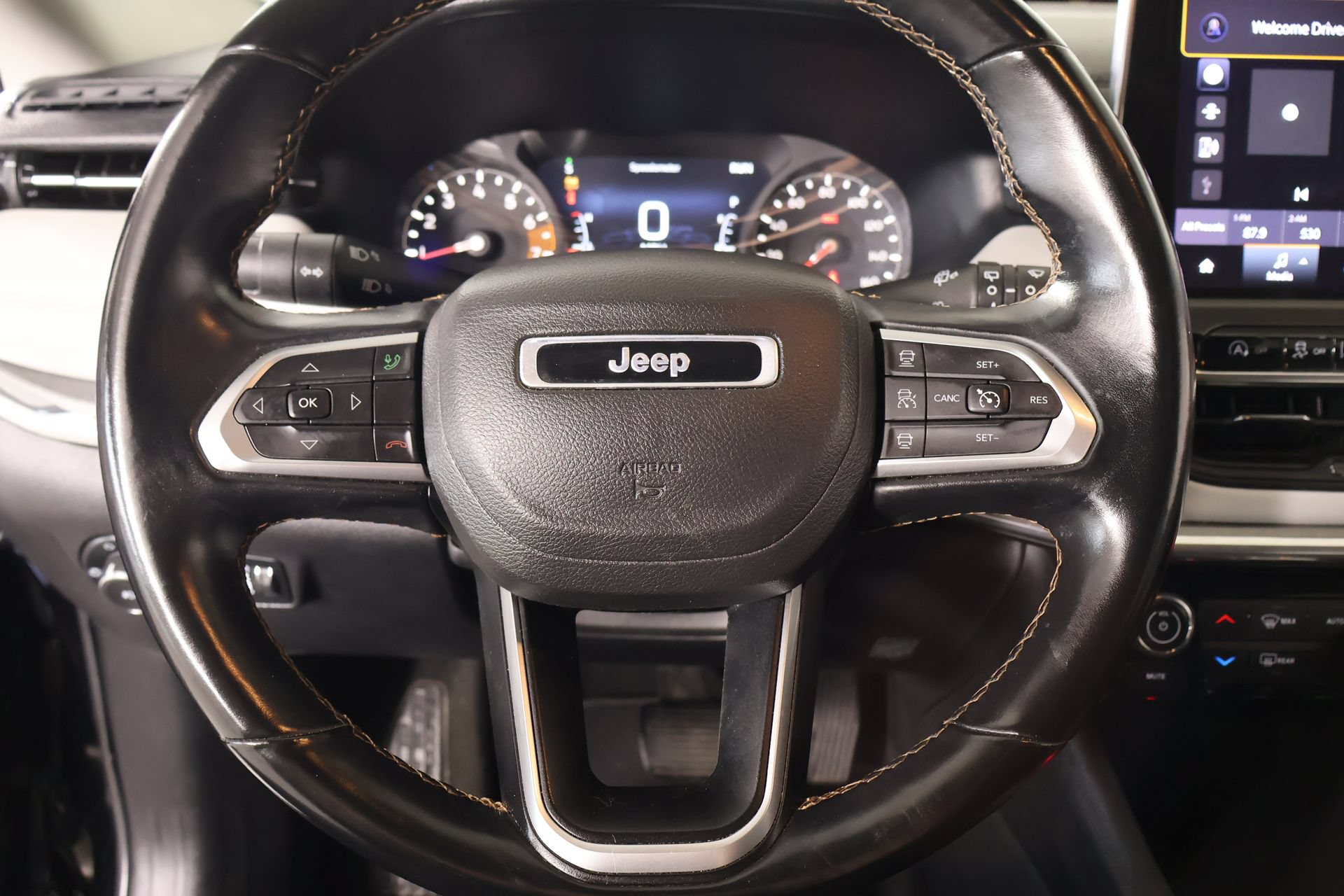 Used 2022 Jeep Compass Limited AWD/4WD image 3