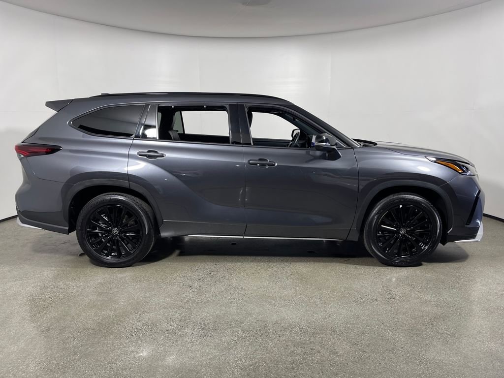 Certified 2025 Toyota Highlander XSE image 2