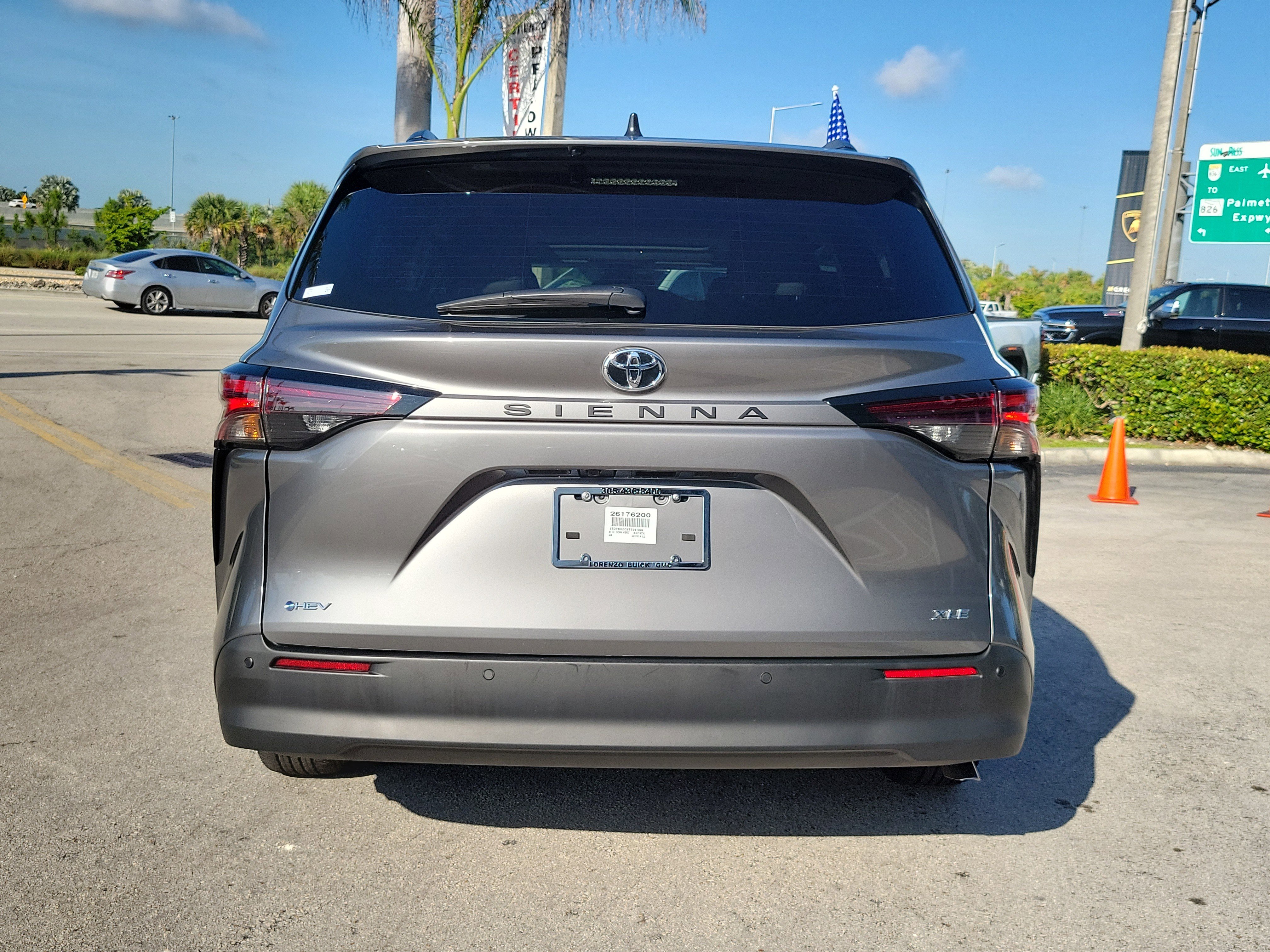 Used 2026 Toyota Sienna XLE FWD image 6