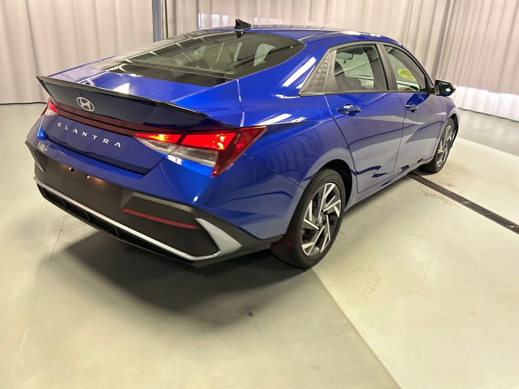 Used 2025 Hyundai Elantra Sport FWD image 7