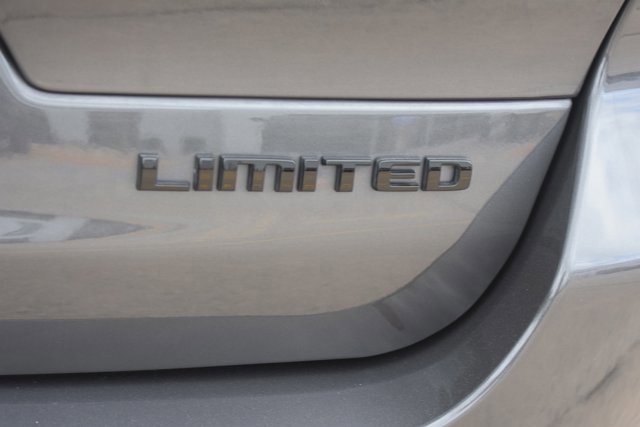 Used 2025 Jeep Grand Cherokee L Limited w/ Luxury Tech Group II image 8