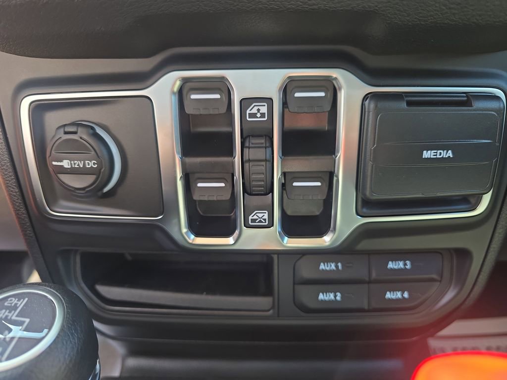 New 2025 Jeep Gladiator Sport image 22