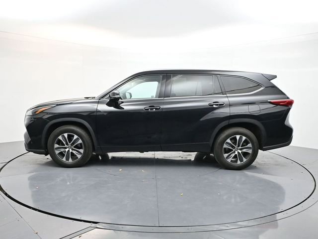 Used 2022 Toyota Highlander XLE image 9