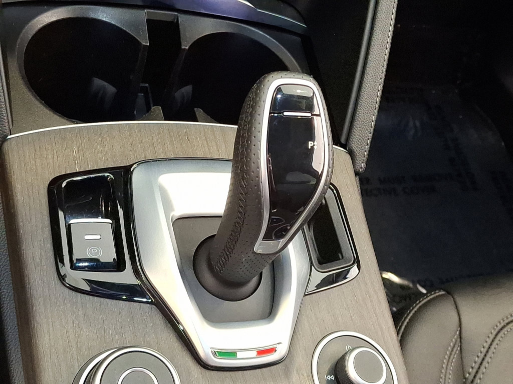 Used 2022 Alfa Romeo Stelvio Ti image 30