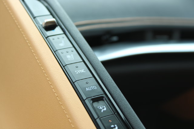 Used 2021 Chevrolet Corvette Stingray Preferred Conv w/ Z51 Performance Package RWD image 32