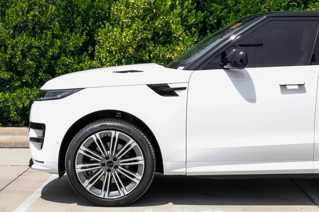 New 2026 Land Rover Range Rover Sport Dynamic SE AWD/4WD image 17