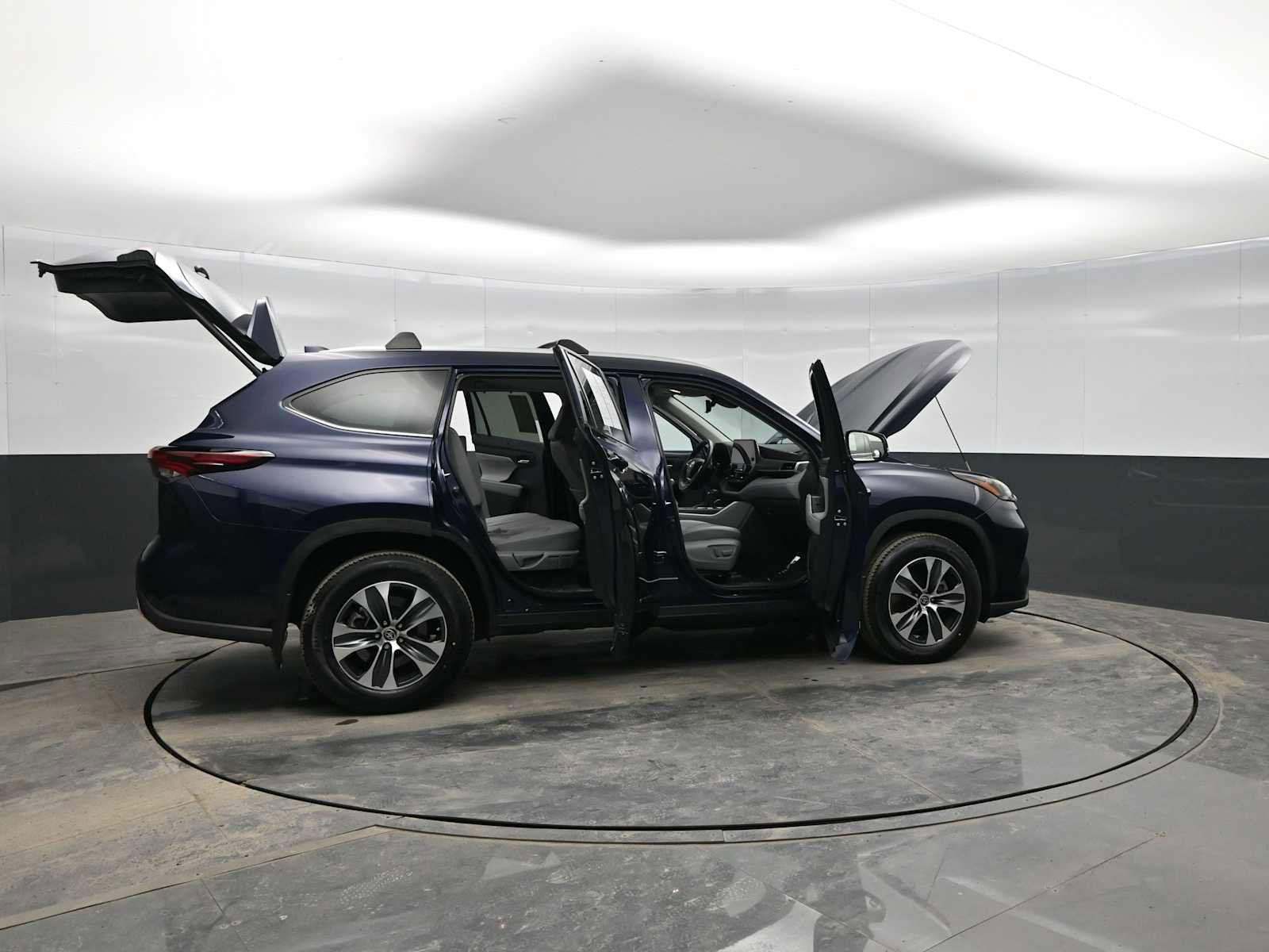 Used 2024 Toyota Highlander XLE image 40