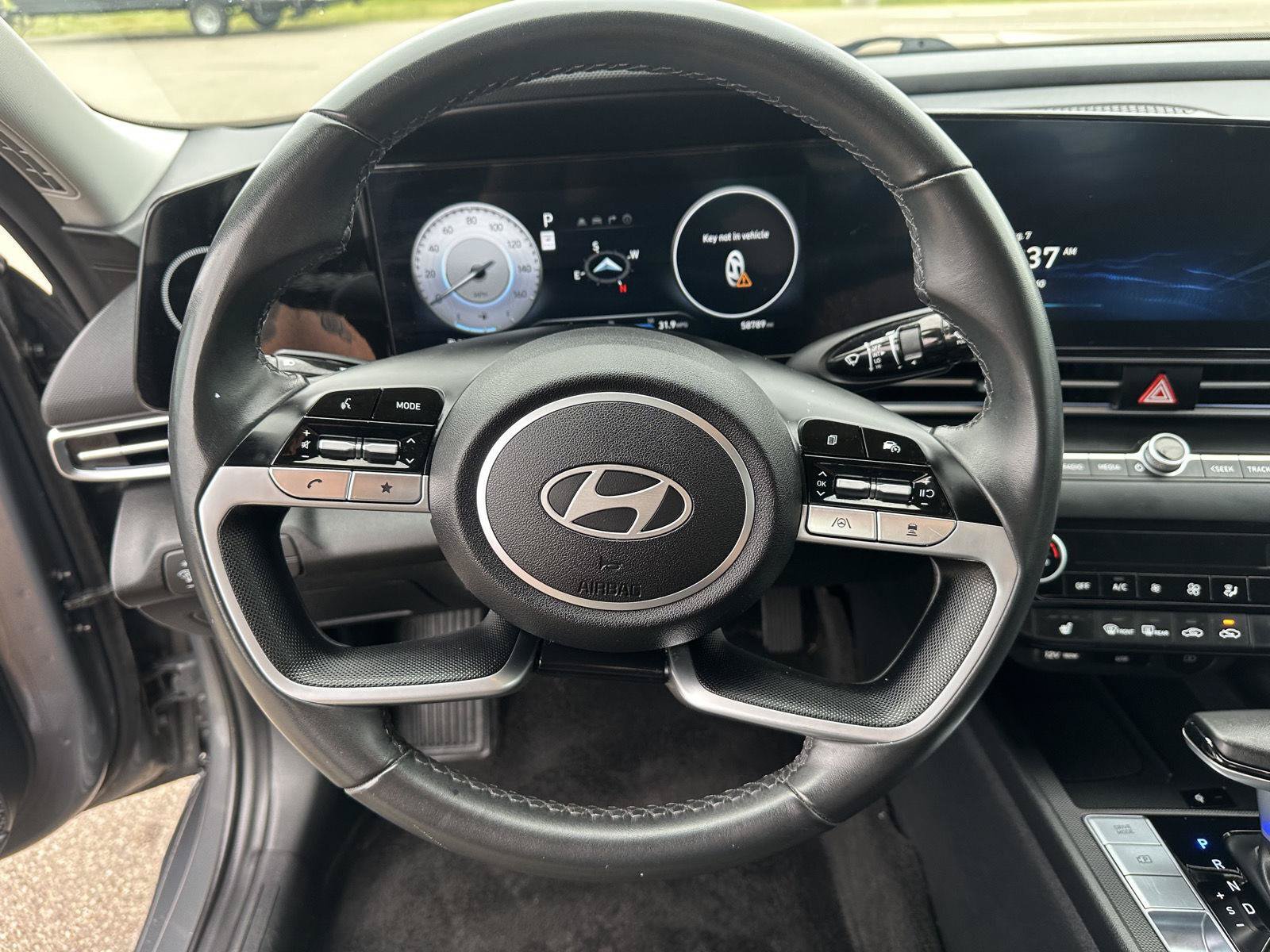 Used 2025 Hyundai Elantra SEL FWD image 18