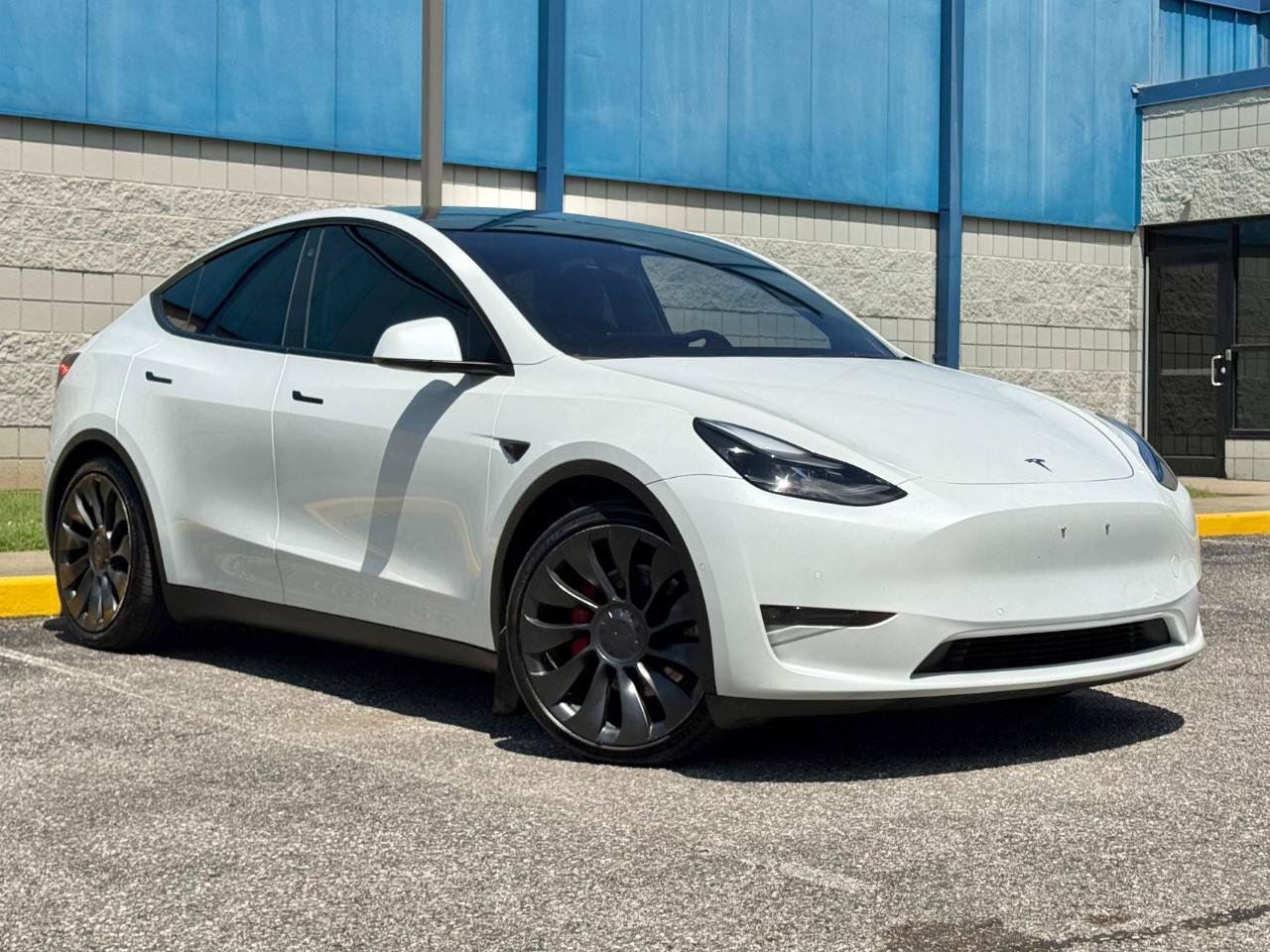 Used 2022 Tesla Model Y Performance AWD/4WD image 3