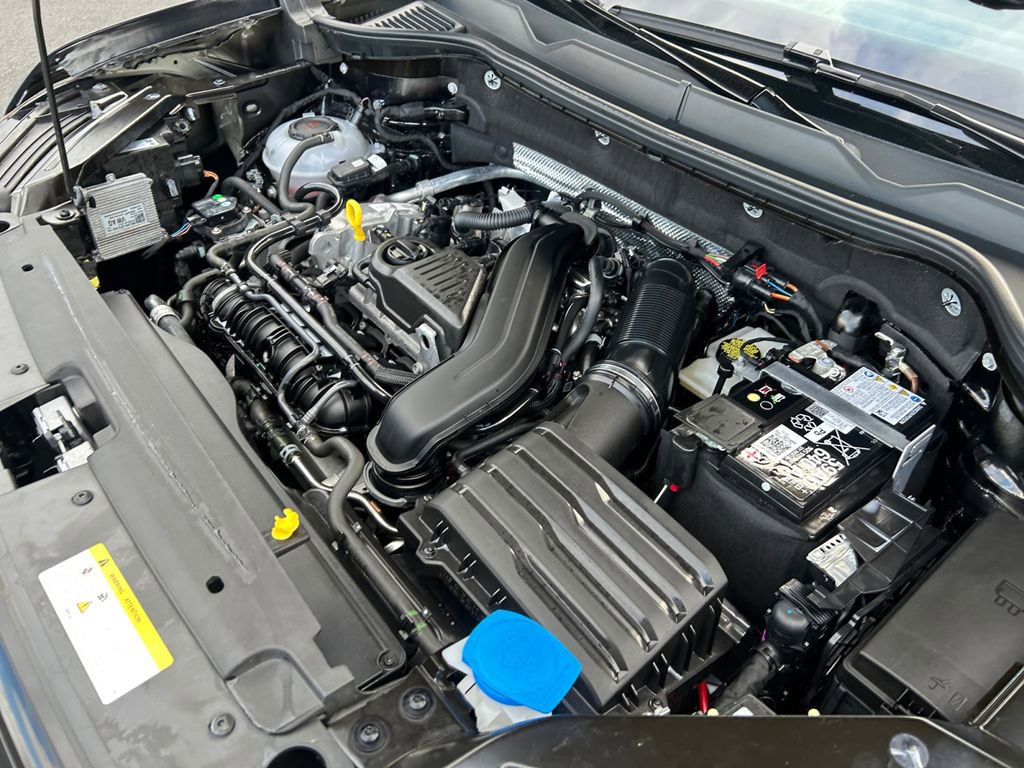 Used 2025 Volkswagen Taos SE AWD/4WD image 30