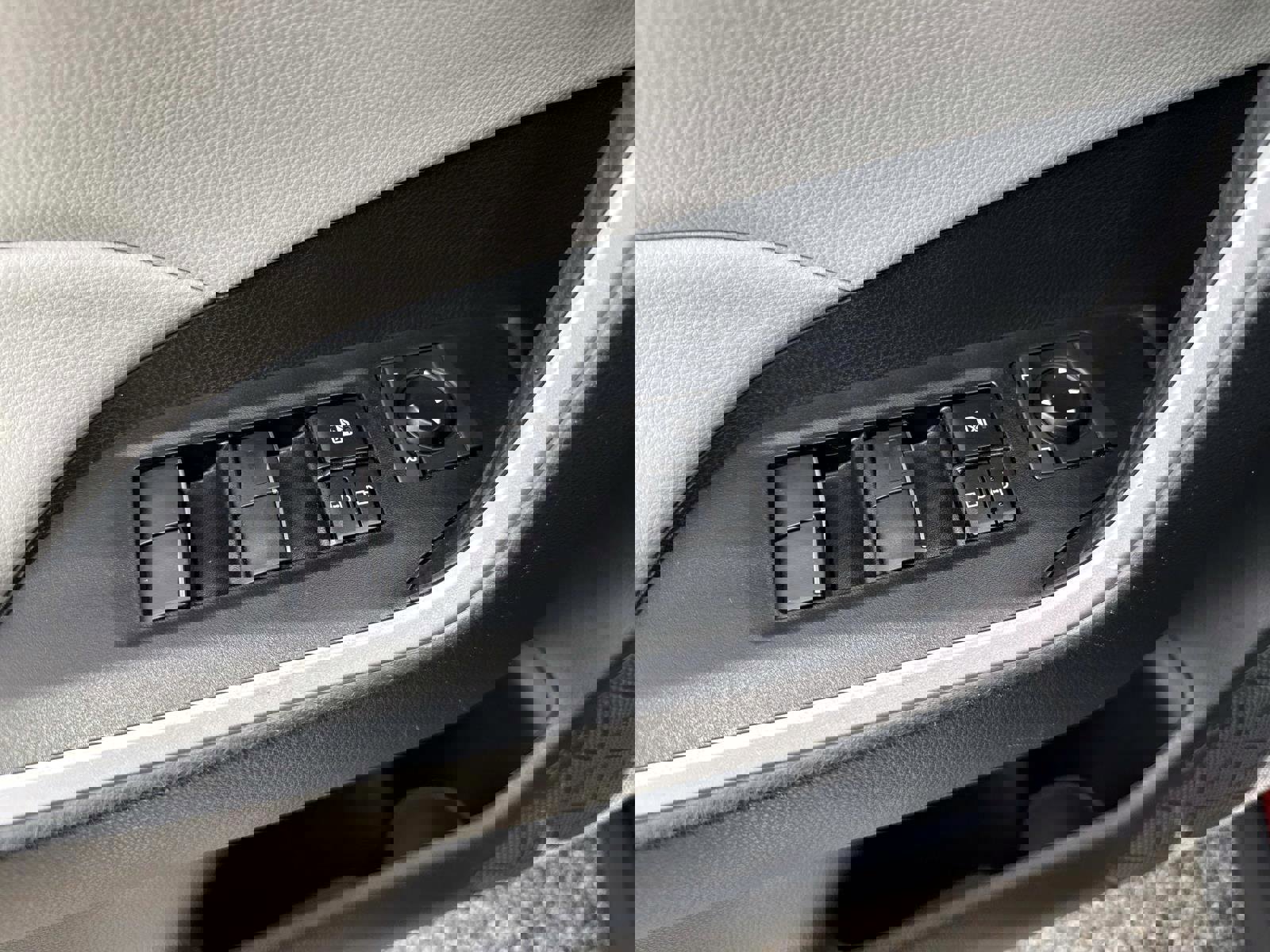 Used 2021 Toyota RAV4 XLE Premium image 18