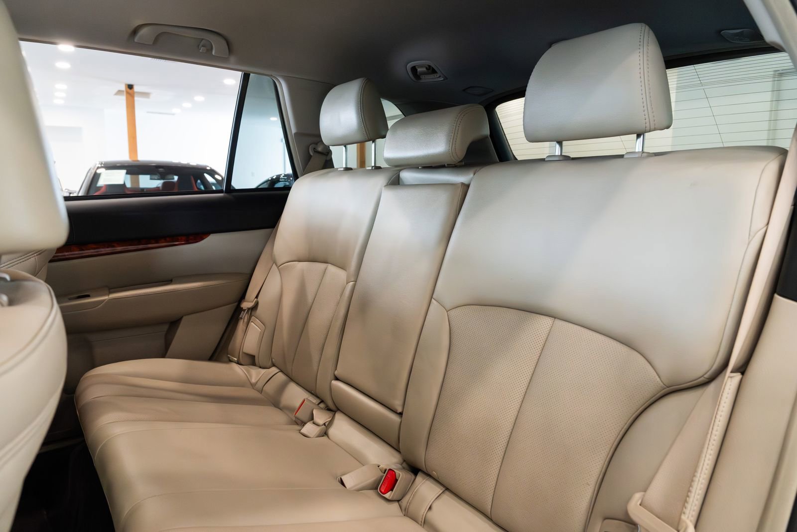 Used 2010 Subaru Outback 3.6R Limited image 21