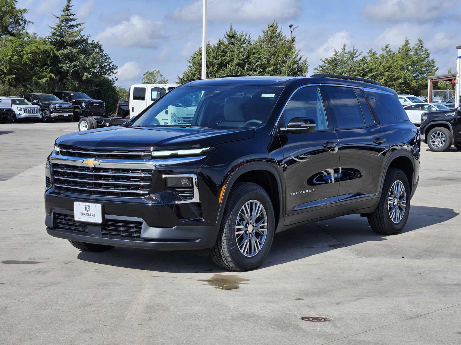 New 2027 Chevrolet Traverse LT w/ Driver Confidence Package FWD image 2